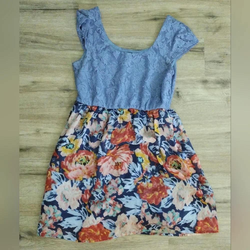 Dress - Picture 2 of 4